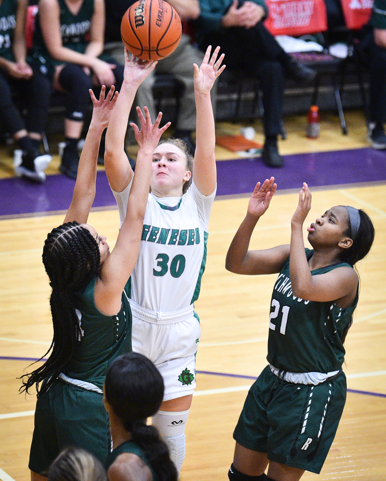 122819-mda-spt-holiday-hoops-053a.jpg